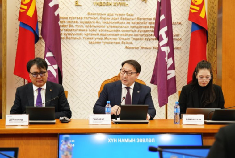 С.Бямбацогт ХҮН намын зөвлөлд мэдээлэл өгч байна